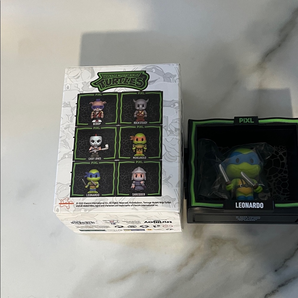 Teenage Mutant Ninja Turtles Leonardo Figure - Green and Blue